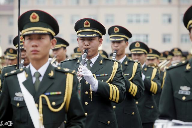 軍營喜訊，軍官漲薪最新動態(tài)揭秘，工資提升帶來日常喜悅