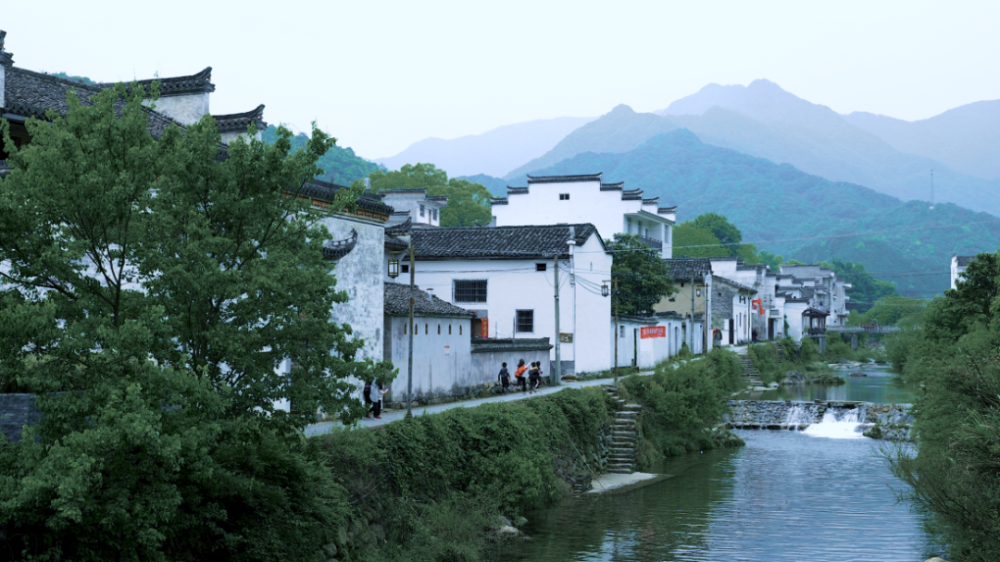 牛車河鄉(xiāng)火車站最新動態(tài)，自然美景探索之旅啟程