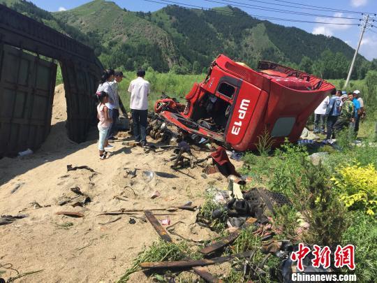 圍場車禍瞬間，時(shí)代記憶下的慘烈瞬間圖片曝光