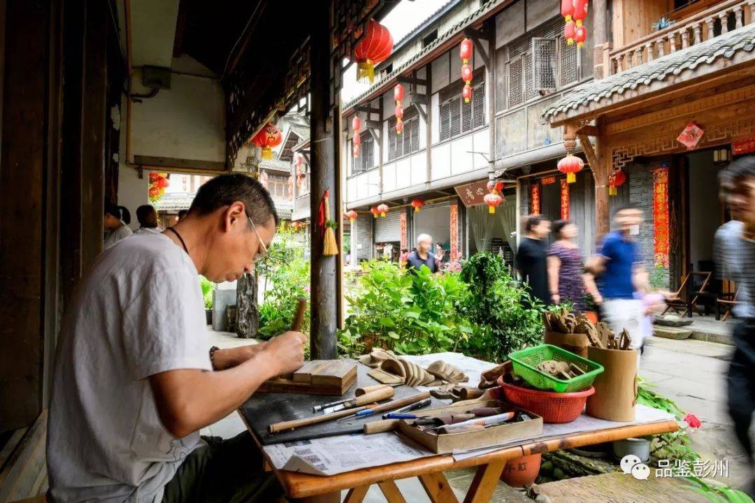 最新蝗蟲動態(tài)與小巷特色小店探秘